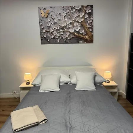 Coser Apartamenty Metro Onz Warschau Exterior foto